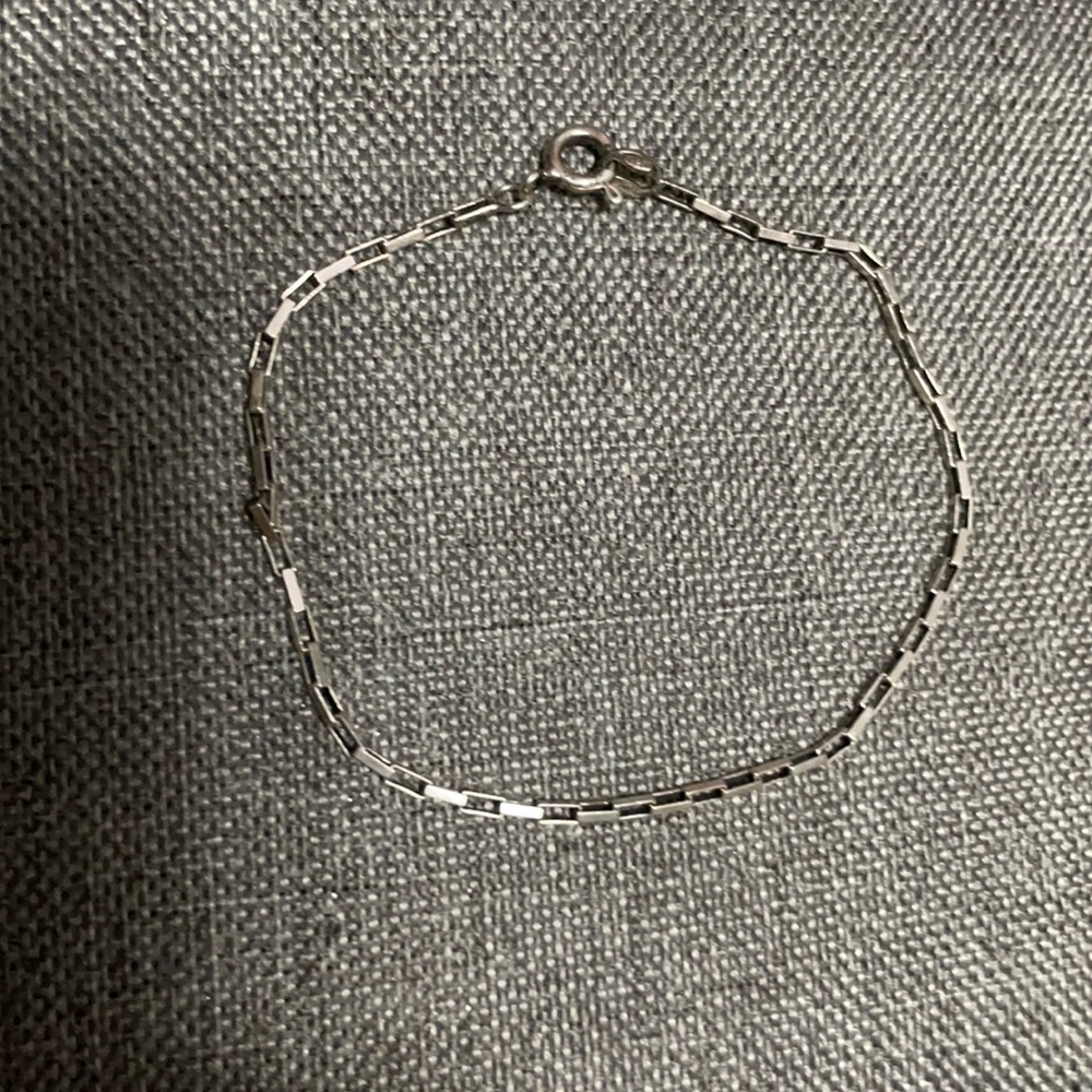 Thin silver bracelet